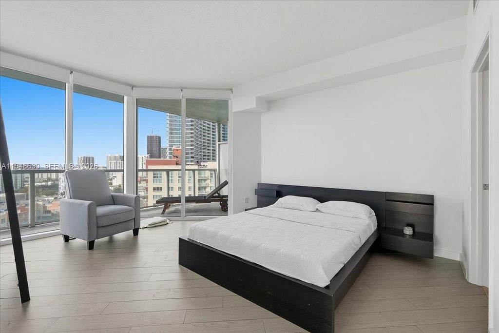 Image 39 of property listing at 1900 N Bayshore Dr 1518, Miami, FL 33132