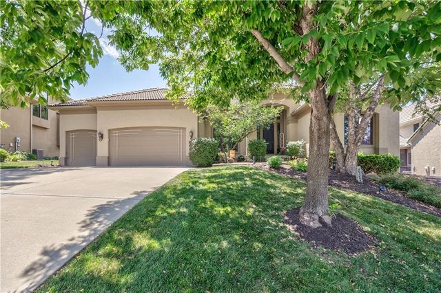 9638 Zarda Drive, Lenexa, KS 66227