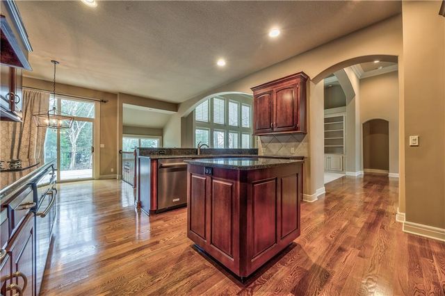 9638 Zarda Drive, Lenexa, KS 66227