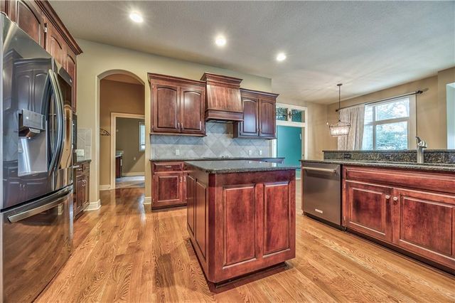 9638 Zarda Drive, Lenexa, KS 66227