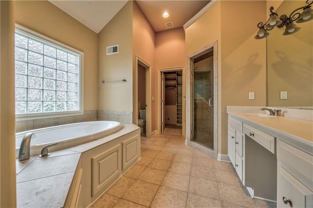 9638 Zarda Drive, Lenexa, KS 66227