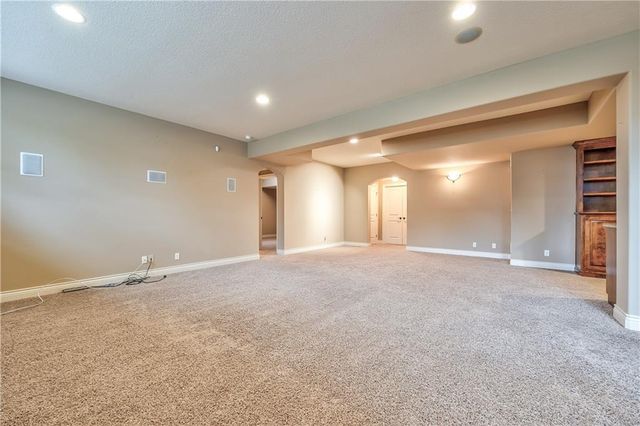 9638 Zarda Drive, Lenexa, KS 66227