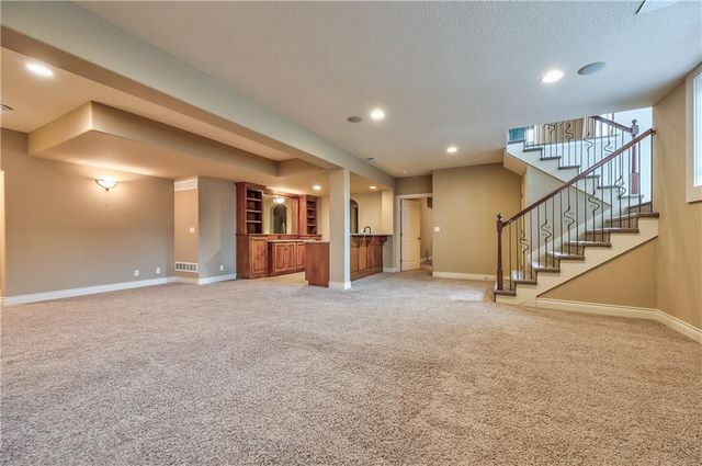 9638 Zarda Drive, Lenexa, KS 66227