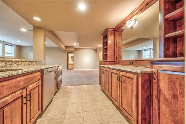 9638 Zarda Drive, Lenexa, KS 66227