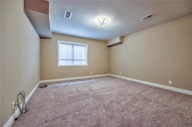 9638 Zarda Drive, Lenexa, KS 66227