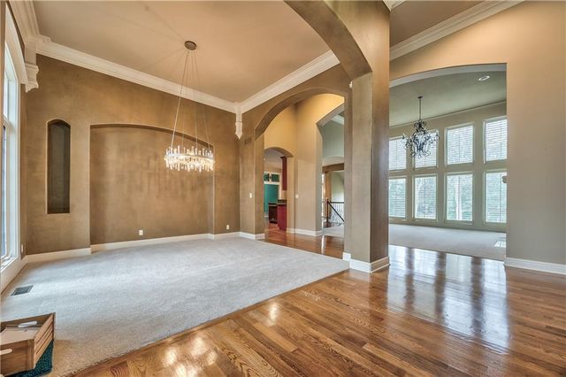 9638 Zarda Drive, Lenexa, KS 66227