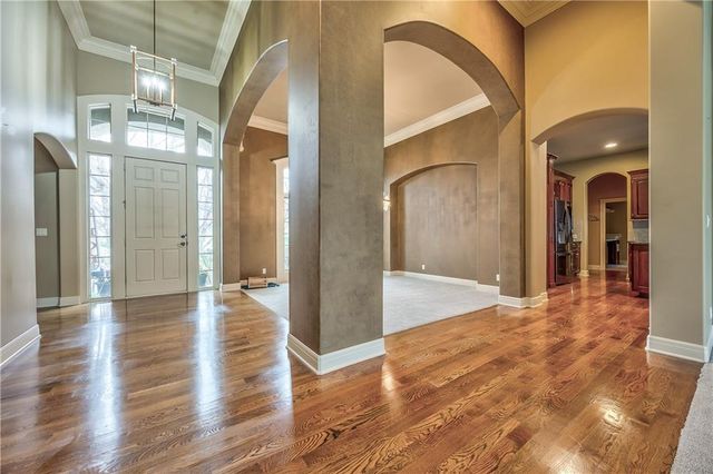 9638 Zarda Drive, Lenexa, KS 66227