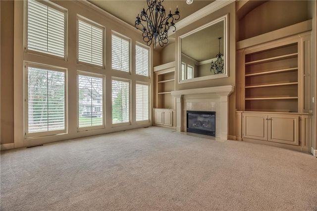 9638 Zarda Drive, Lenexa, KS 66227