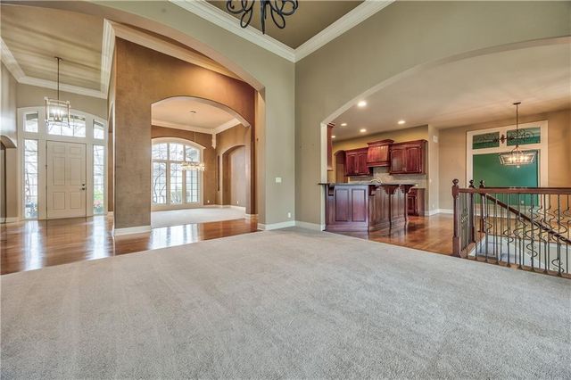 9638 Zarda Drive, Lenexa, KS 66227