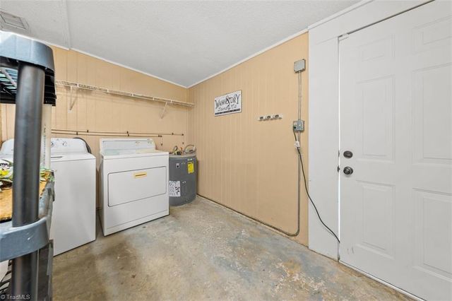 724 E Main Street, Seagrove, NC 27341