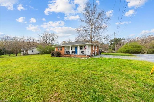 724 E Main Street, Seagrove, NC 27341