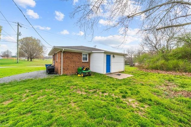 724 E Main Street, Seagrove, NC 27341