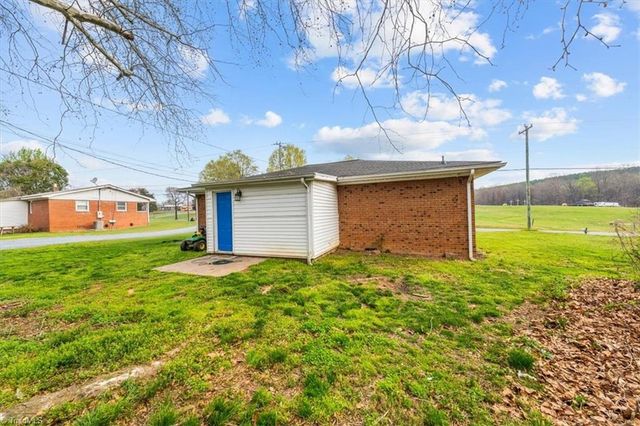 724 E Main Street, Seagrove, NC 27341