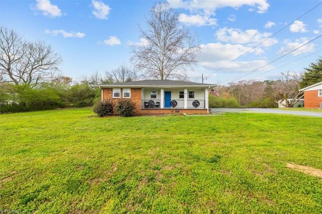 724 E Main Street, Seagrove, NC 27341