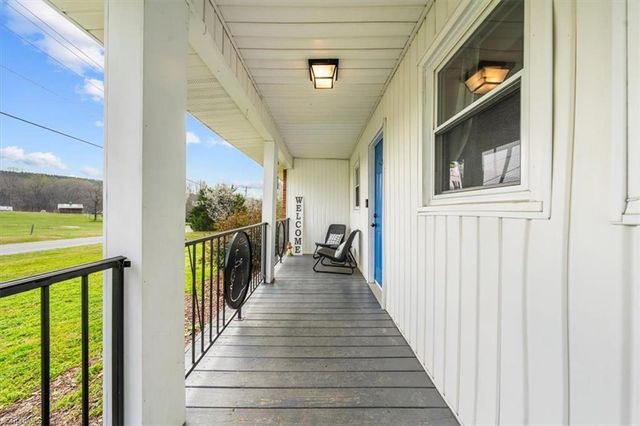 724 E Main Street, Seagrove, NC 27341