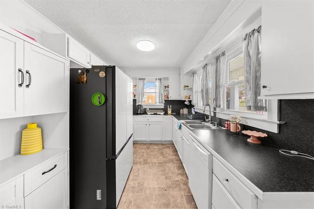 724 E Main Street, Seagrove, NC 27341