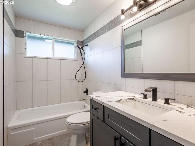 16414 Ne 159TH St, Brush Prairie, WA 98606