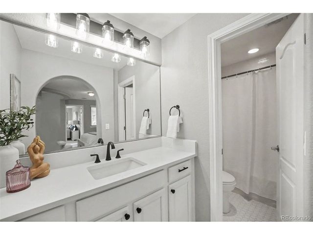 2783 Southshire Rd, Highlands Ranch, CO 80126