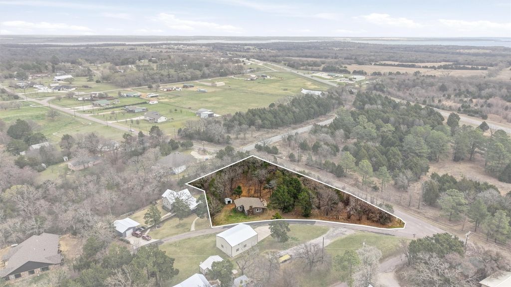 41 Cedar Bayou Boulevard, Gordonville, TX 76245