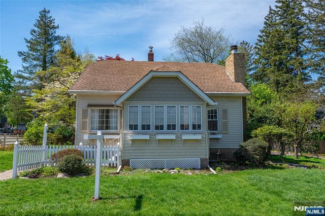 41 Center Street, Midland Park, NJ 07432