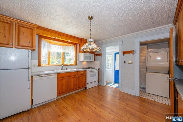 41 Center Street, Midland Park, NJ 07432