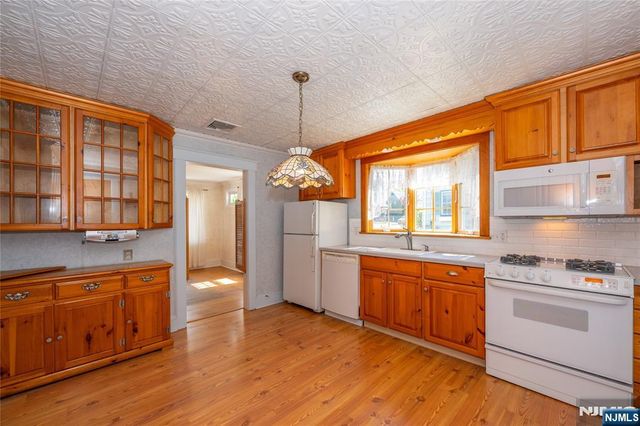 41 Center Street, Midland Park, NJ 07432