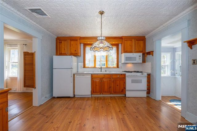 41 Center Street, Midland Park, NJ 07432