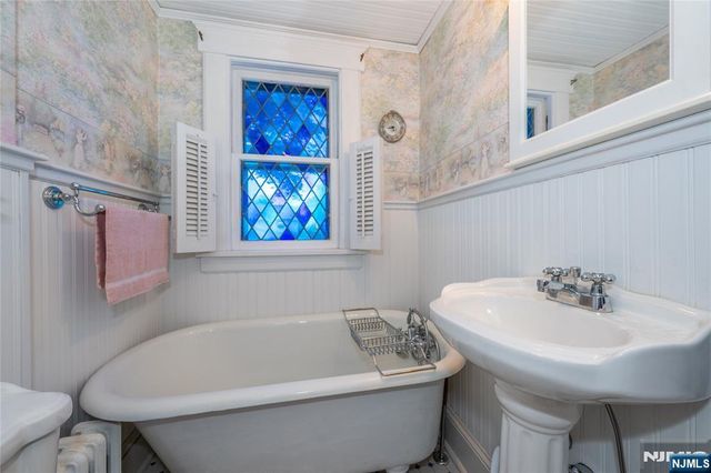 41 Center Street, Midland Park, NJ 07432