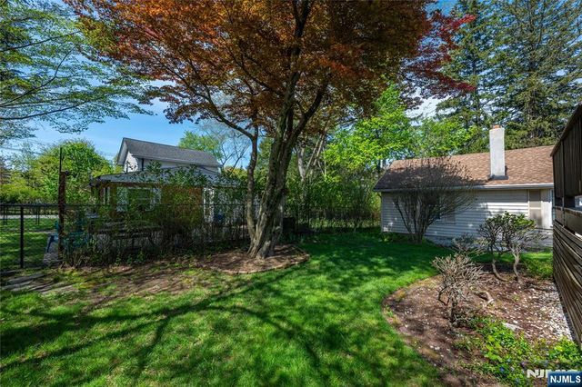 41 Center Street, Midland Park, NJ 07432