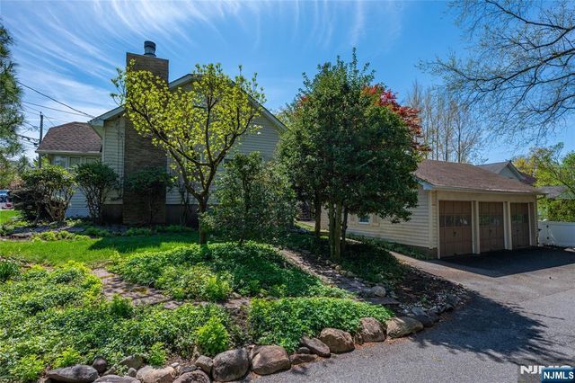 41 Center Street, Midland Park, NJ 07432