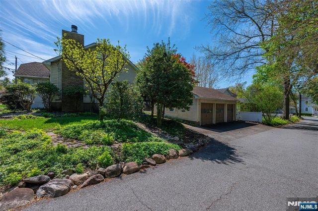 41 Center Street, Midland Park, NJ 07432