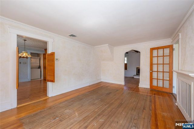 41 Center Street, Midland Park, NJ 07432