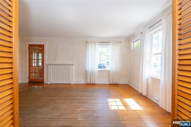 41 Center Street, Midland Park, NJ 07432