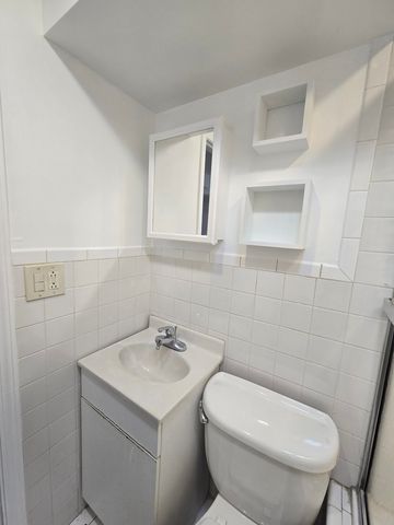 1808 W Armitage Street, Chicago, IL 60647
