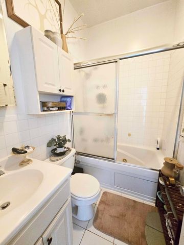 1808 W Armitage Street, Chicago, IL 60647
