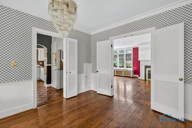 3329 Darlington Road, Ottawa Hills, OH 43606