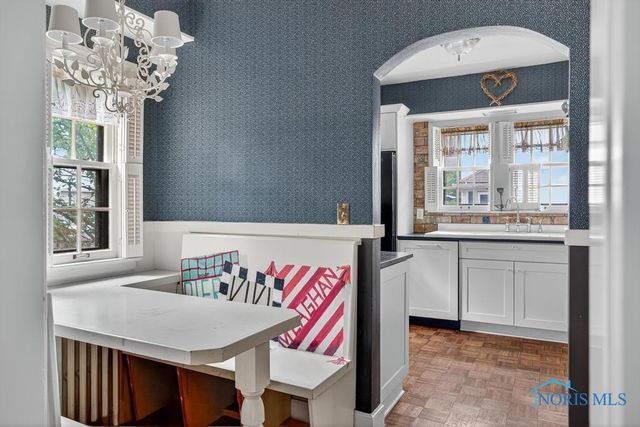 3329 Darlington Road, Ottawa Hills, OH 43606