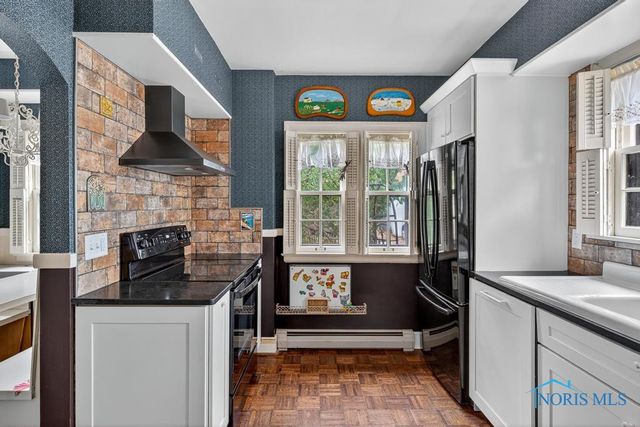 3329 Darlington Road, Ottawa Hills, OH 43606