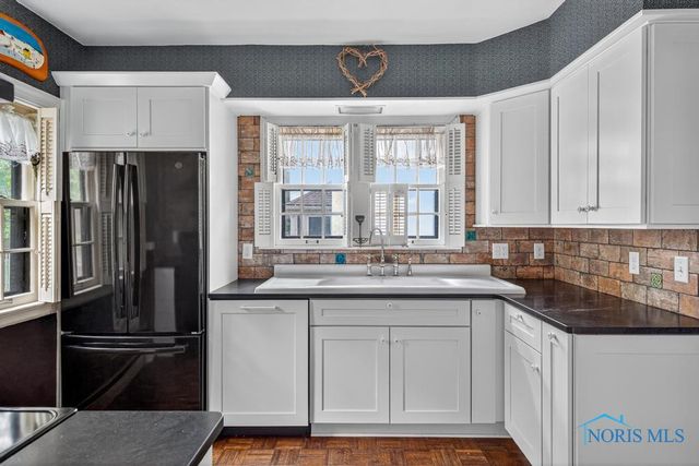 3329 Darlington Road, Ottawa Hills, OH 43606