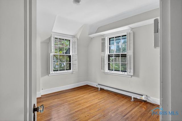 3329 Darlington Road, Ottawa Hills, OH 43606