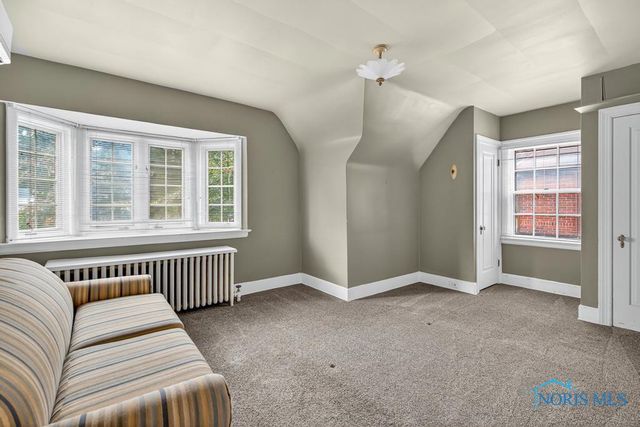 3329 Darlington Road, Ottawa Hills, OH 43606