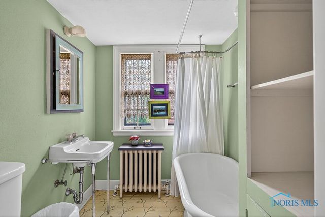 3329 Darlington Road, Ottawa Hills, OH 43606