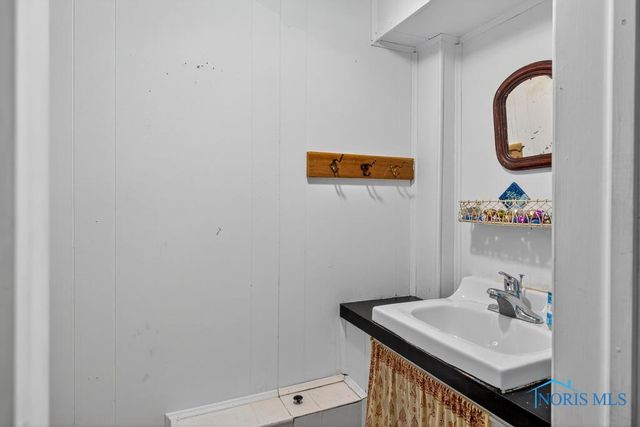 3329 Darlington Road, Ottawa Hills, OH 43606