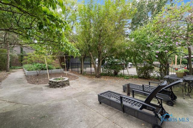 3329 Darlington Road, Ottawa Hills, OH 43606