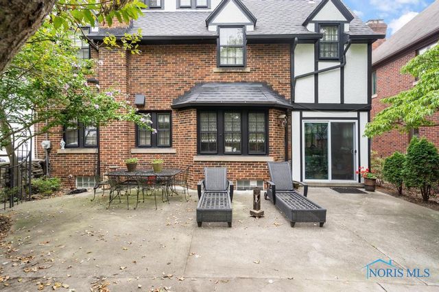 3329 Darlington Road, Ottawa Hills, OH 43606