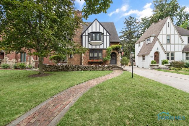 3329 Darlington Road, Ottawa Hills, OH 43606