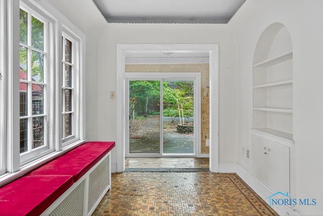 3329 Darlington Road, Ottawa Hills, OH 43606