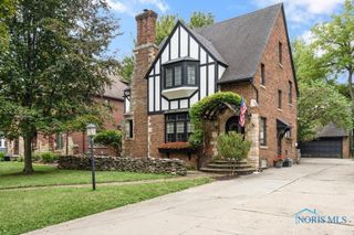 3329 Darlington Road, Ottawa Hills, OH 43606