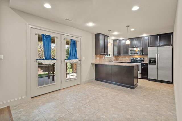 1811 TRELLIS LN, Columbia, MO 65201