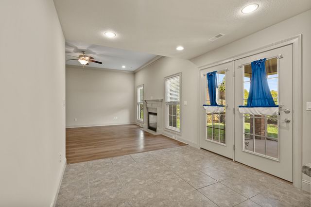 1811 TRELLIS LN, Columbia, MO 65201